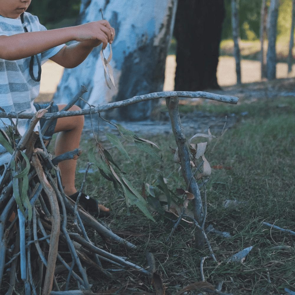 Ontdek de kunst van minimalisme tijdens bushcraft kampen zonder sporen achter te laten