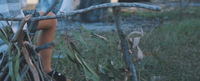 Ontdek de kunst van minimalisme tijdens bushcraft kampen zonder sporen achter te laten